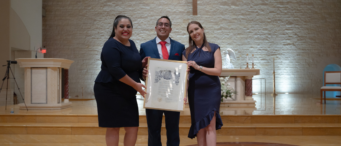 City of Houston grants recognition to three Venezuelans.