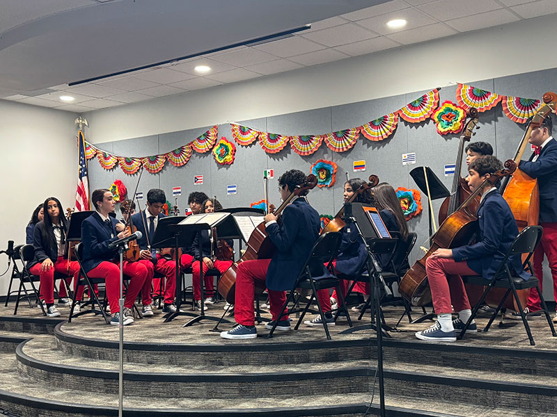 Sistema Texas celebra la herencia hispana con música
